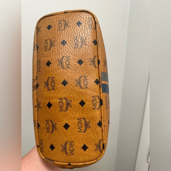 MCM Médium size Tote - Picture 7 of 10